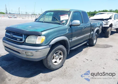 2001 Toyota Tundra Sr5 V8 z USA, uszkodzony, nr VIN 5TBBT44161S146937
